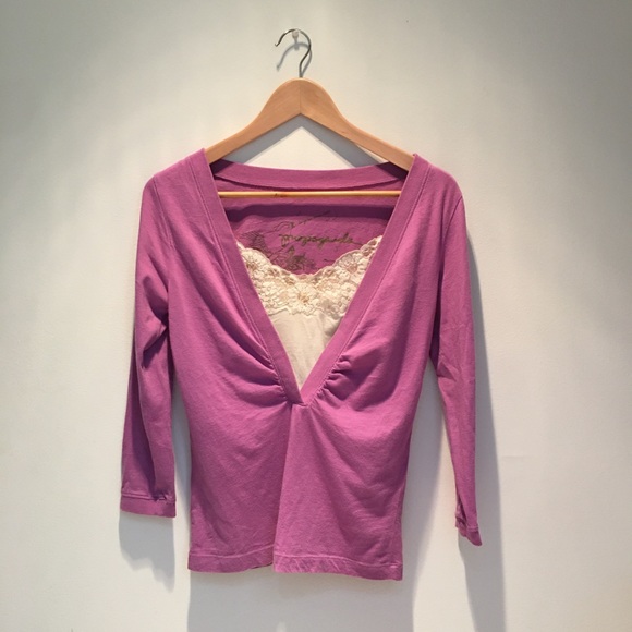 Propaganda long sleeve tee w/ a deep v-neck fuscia - Picture 12 of 13